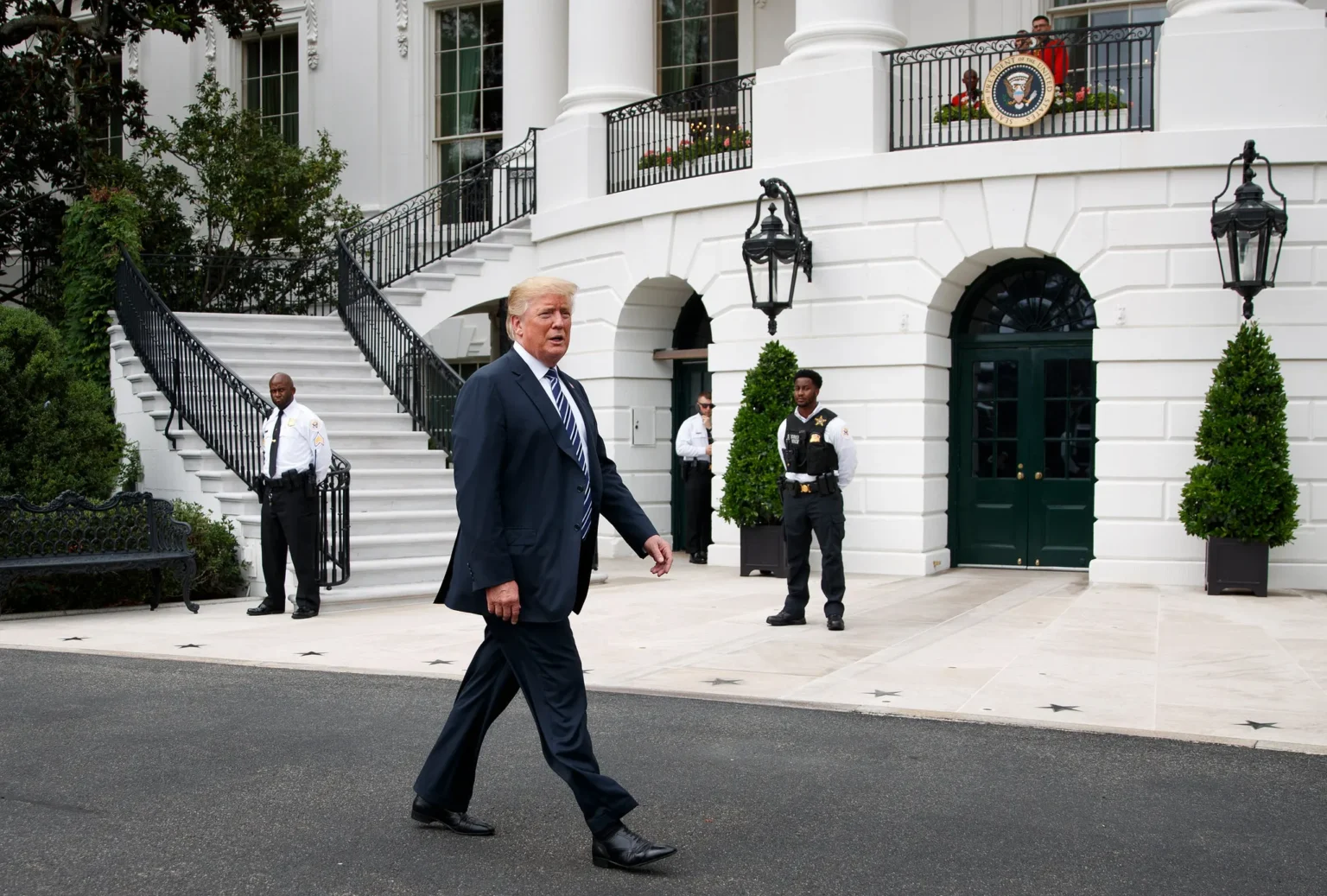 Bitcoin Benefit in Focus as Trump Adviser Urges Jerome Powell to Leave the Fed